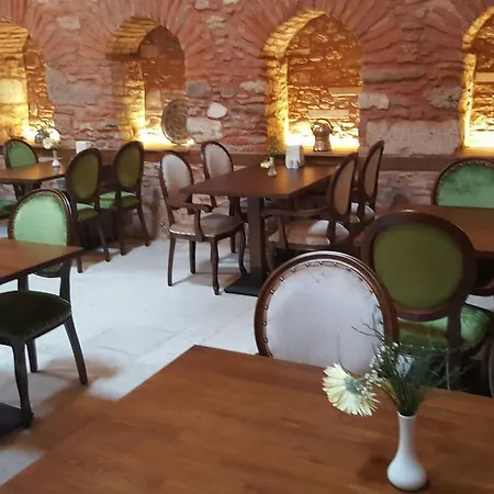 Zi̇nci̇rli̇ Hotel *